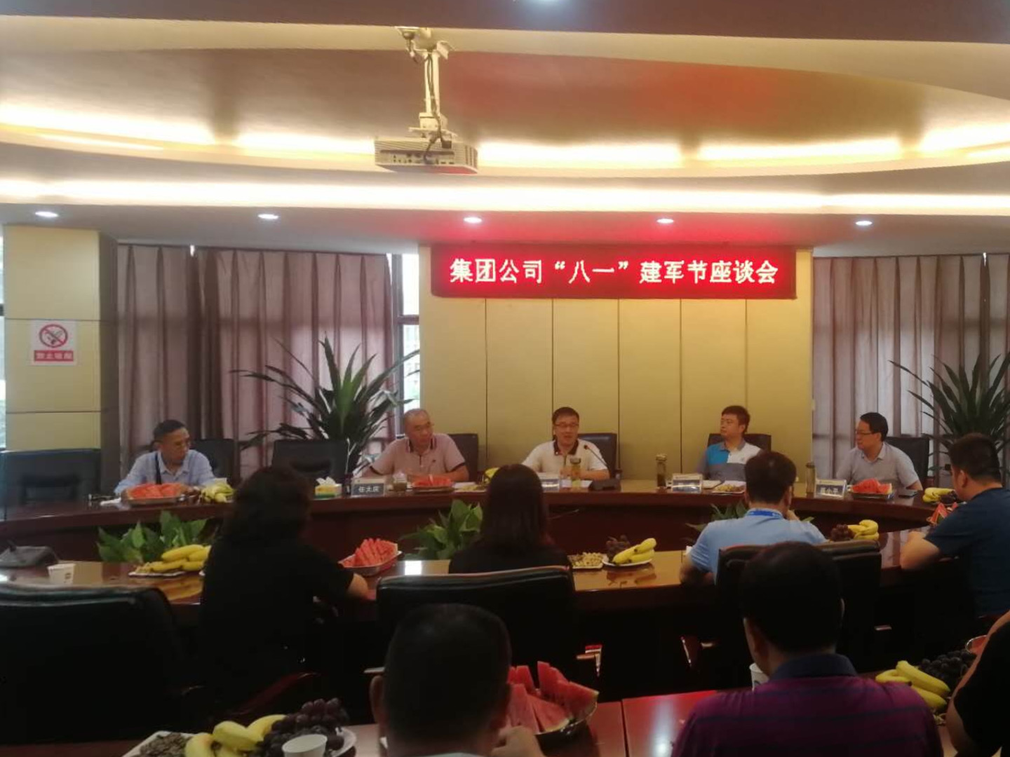 “退伍不褪色，退役不退志”