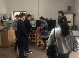 走訪慰問困難戶，真情關(guān)愛暖人心